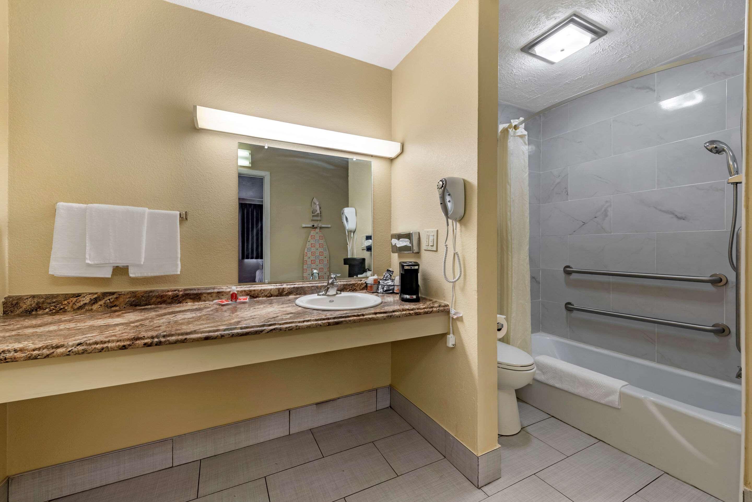 Econo Lodge Erlanger - Cincinnati Airport Exteriör bild